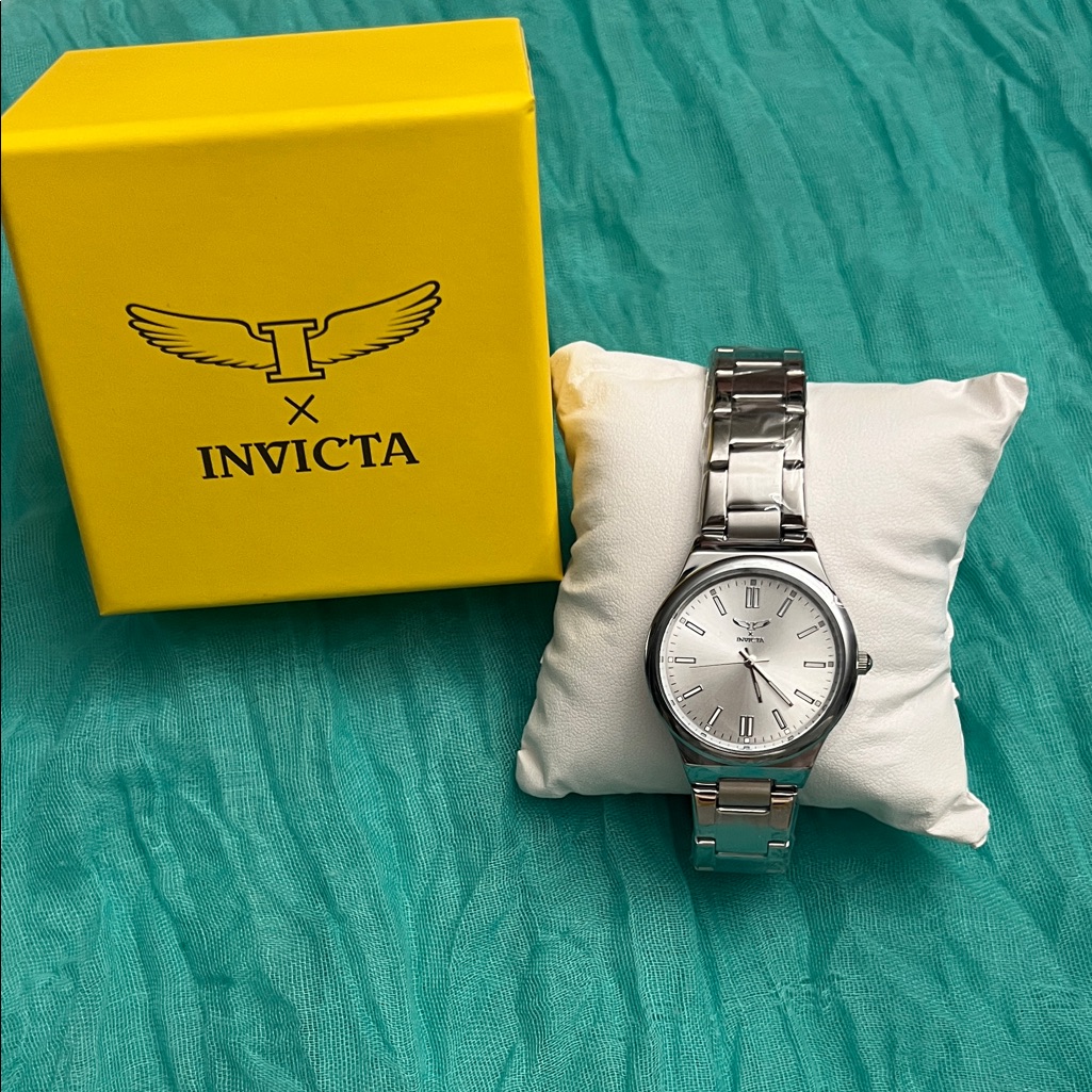 New Invicta Womens Silver Stainless Steel 35 Mm Watch